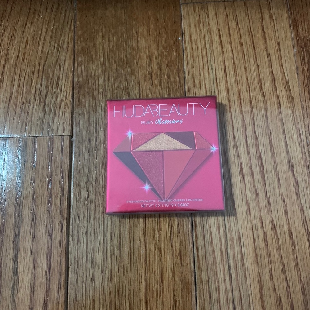 Huda Beauty- Ruby Obsessions Palette